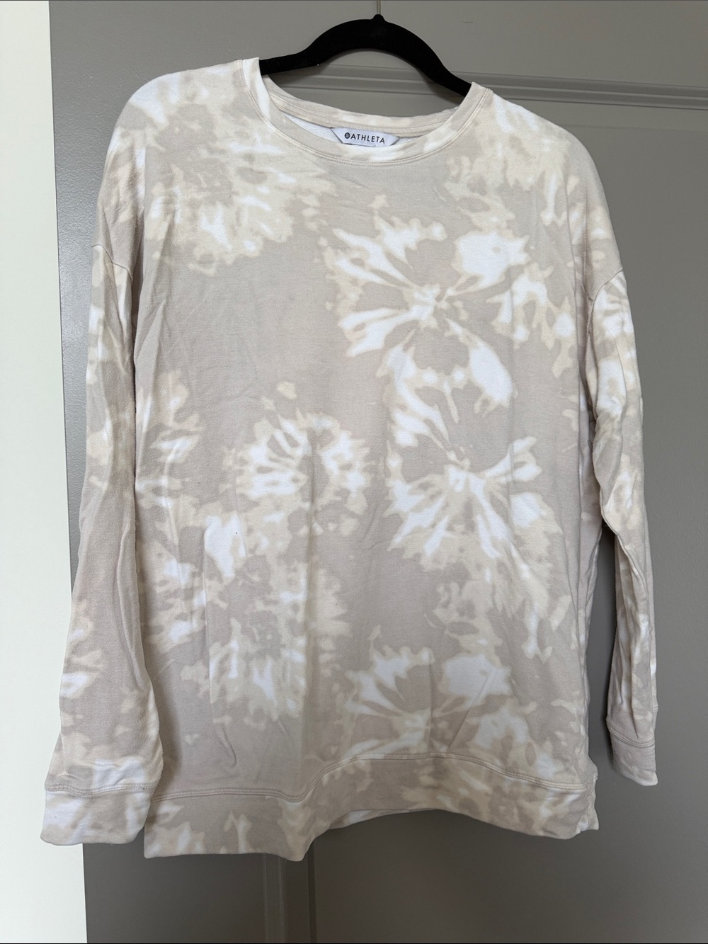 Athleta White and Beige Tie Dye Crew Neck Sweatshirt Medium